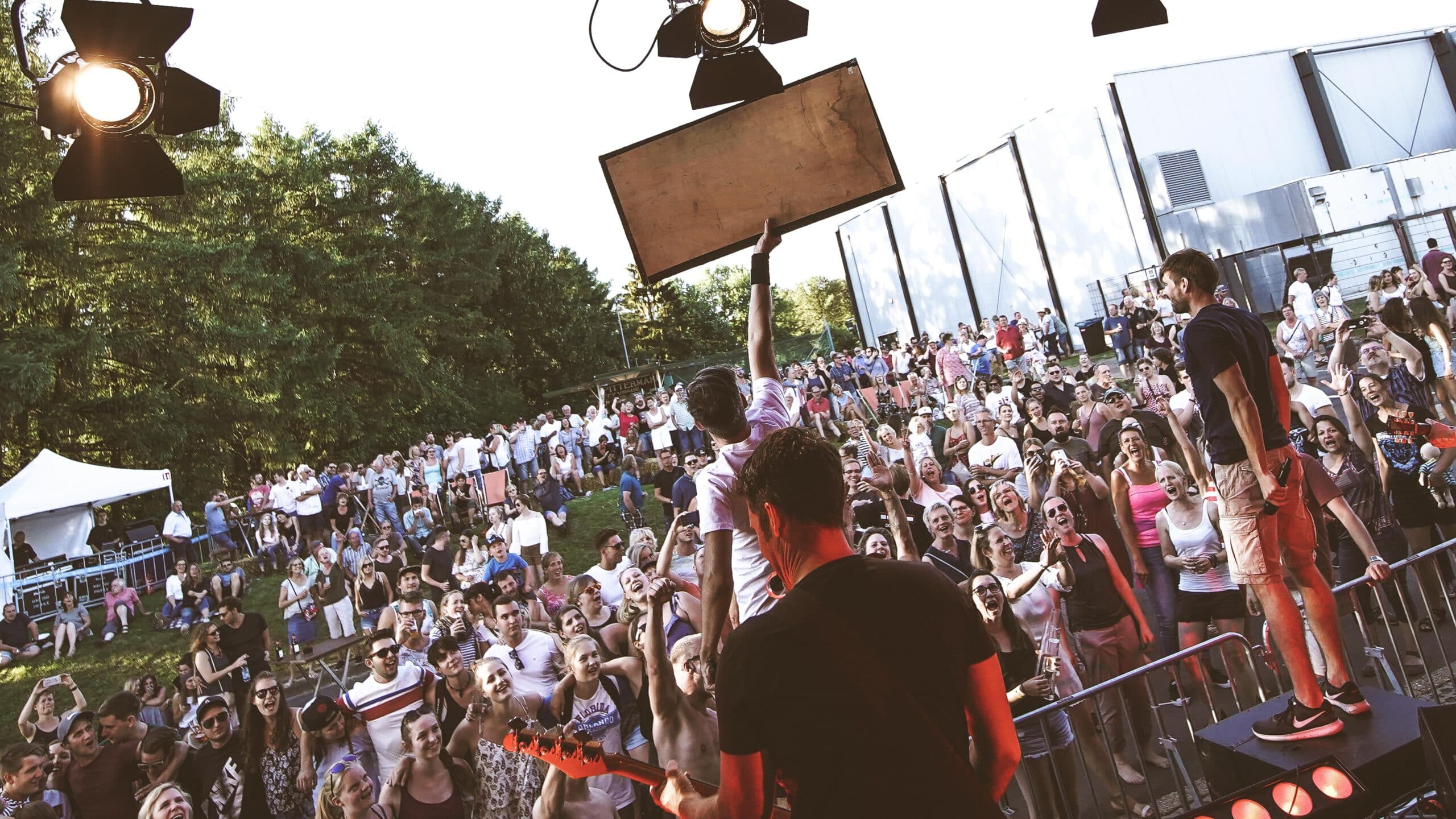 Drummer mit blauem Licht